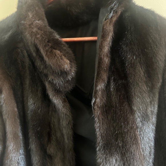 custom made raincoat lined in beautiful, brown mink, size 8 - Picture 2 of 2
